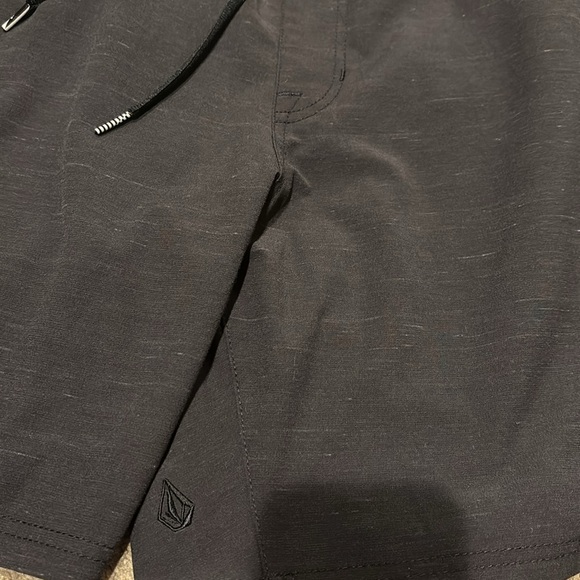 Volcom ModTech Board Shorts Trunks Sz xl Pocket Stretch - Picture 6 of 6